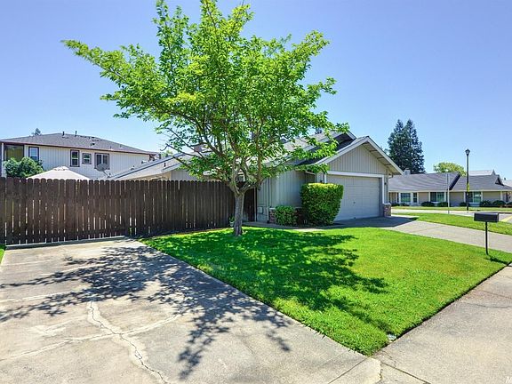 3rd image of 713 Shasta St