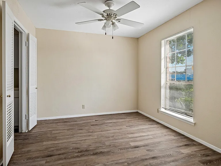 Formal dining area or flex space.