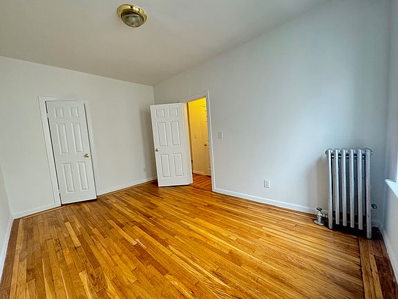 3rd image of 853 Walton Ave #5DD