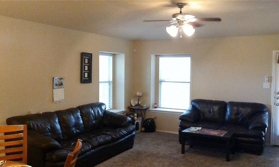 2nd image of 301 Riverine Way