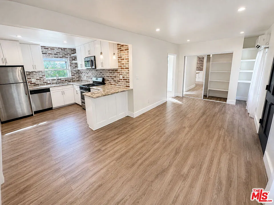 1 bed, 1.0 bath, $2,995 — Photo 1