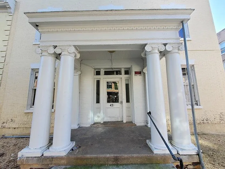 421 W Grace St #100 — Photo 5