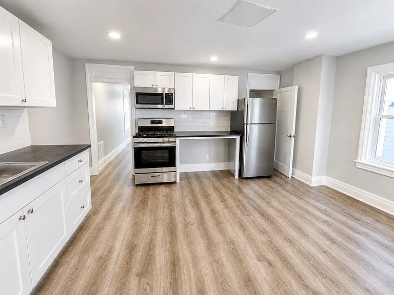 517 E Railroad Ave #2 — Photo 6