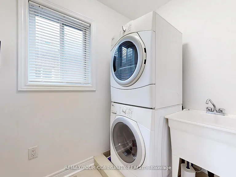 52 Four Seasons Cres — Photo 35