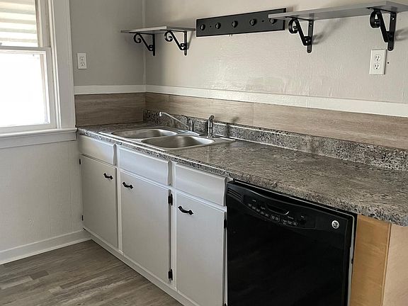 3rd image of 55 Ellwood Ave Floor 2