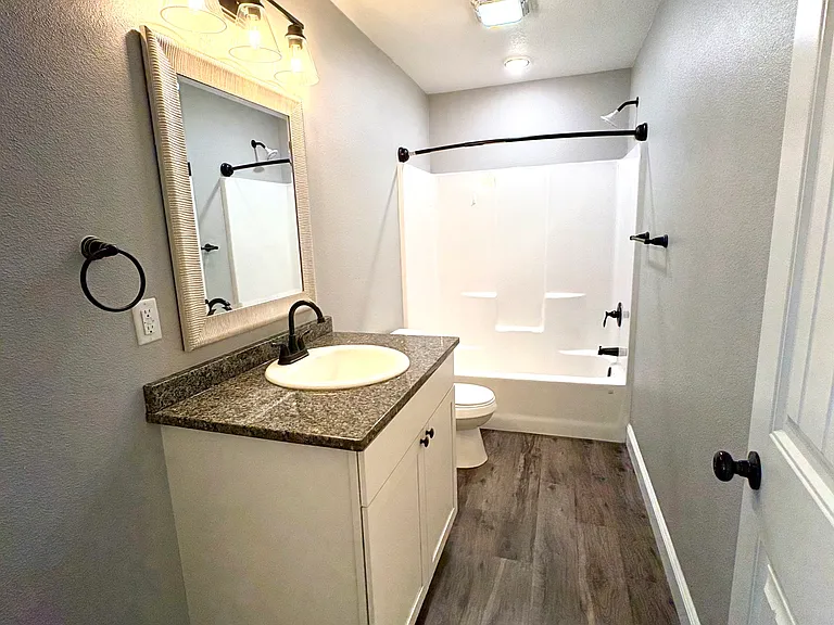 901 N Hall St — Photo 10
