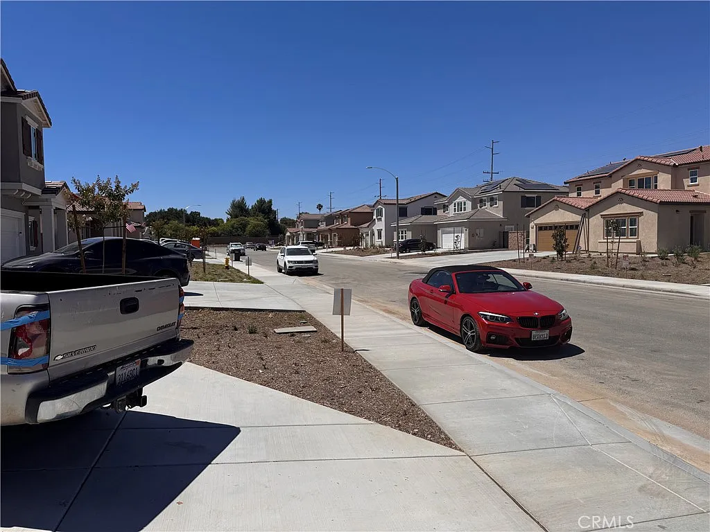 4 bed, 2300 sqft, $3,700 — Photo 2