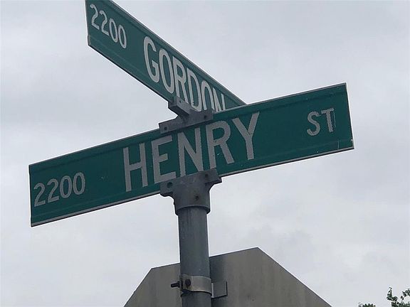 4th image of 2303 Henry St Lot 11R