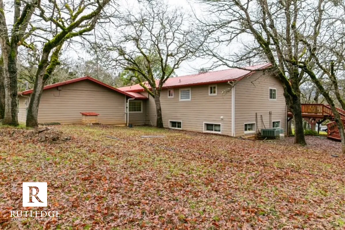 Building Photo - 6565 Whispering Pines Ln