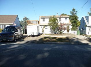 15 Kendall Dr, Parlin, NJ 08859