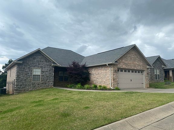 4th image of 47 Village Ct