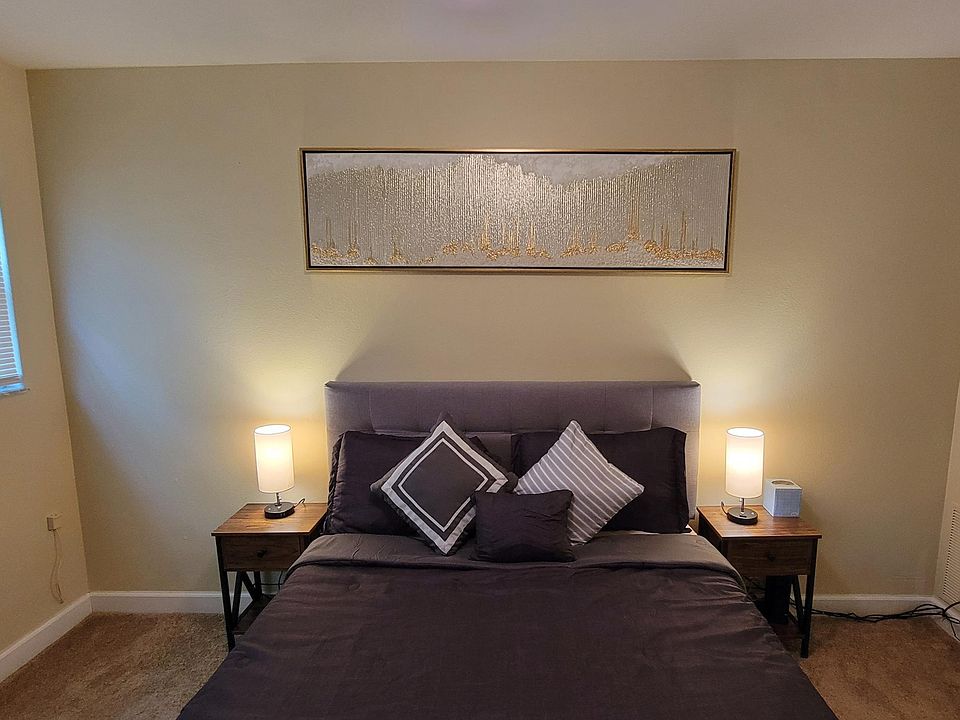1st image of 220 6th Ave N #33