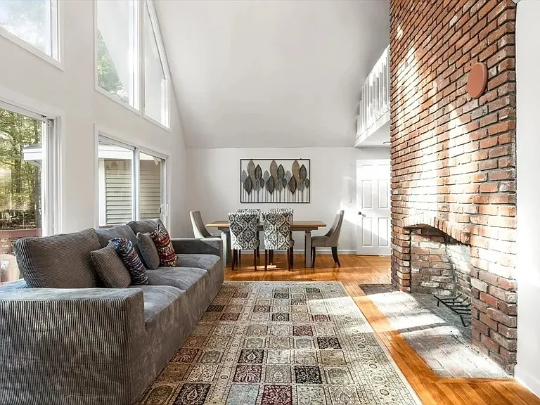 10 Cold Harbor Dr — Photo 11