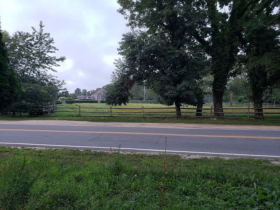 2nd image of 11 Old Sag Harbor Rd