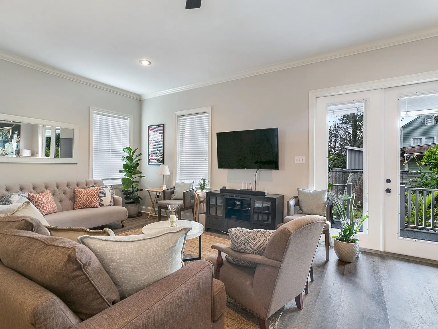 Fully Furnished Duplex on Maple Street! — Photo 3