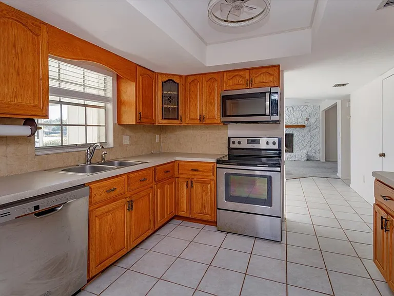 240 Slade Dr — Photo 8