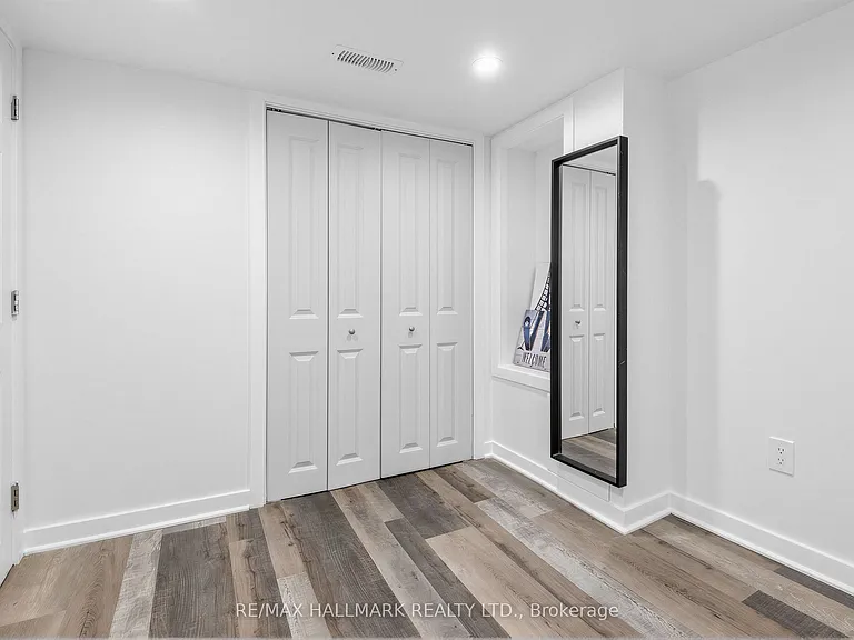 10 Hartley Ave #BASEMENT — Photo 17