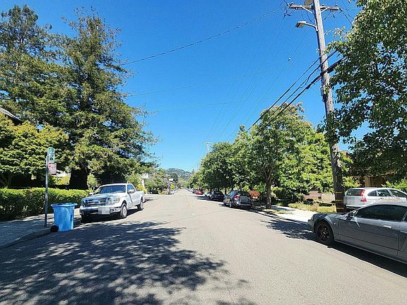 5th image of 2742 Webster St