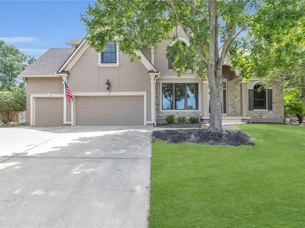 7353 Oakview St, Shawnee, KS 66216