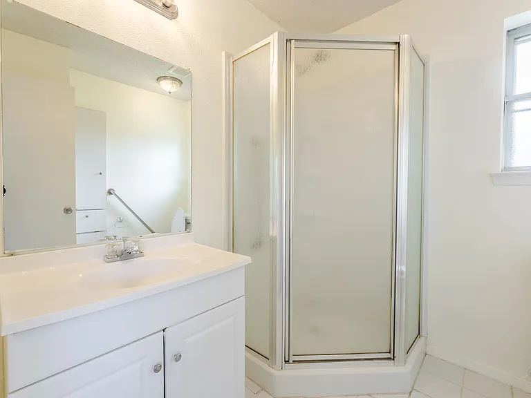 105 E Woodbury Dr — Photo 9