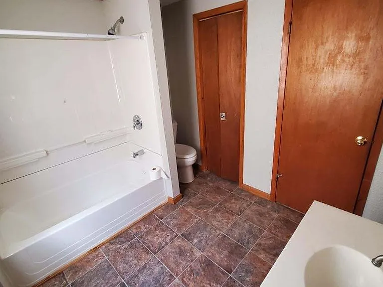208 W Main St — Photo 2