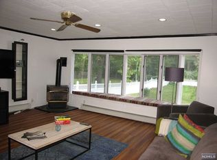 585 Sandra Pl, Teaneck, NJ 07666