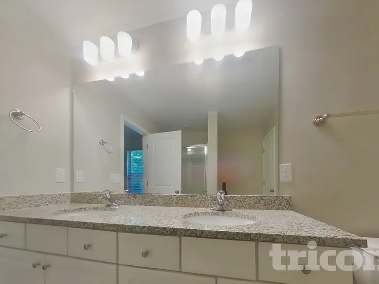 305 Knowles Pl — Photo 8