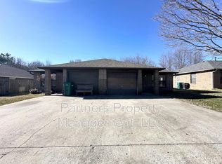 5806 Sara St #B, Fayetteville, AR 72704