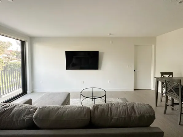 4506 Dockweiler St #304, Los Angeles, CA 90019