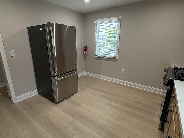 Eat-In-Kitchen