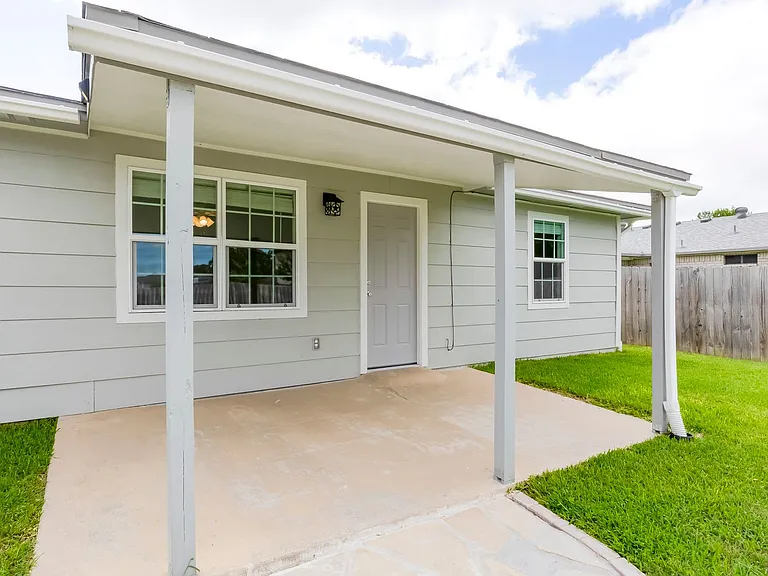 2307 Traverse Dr — Photo 34