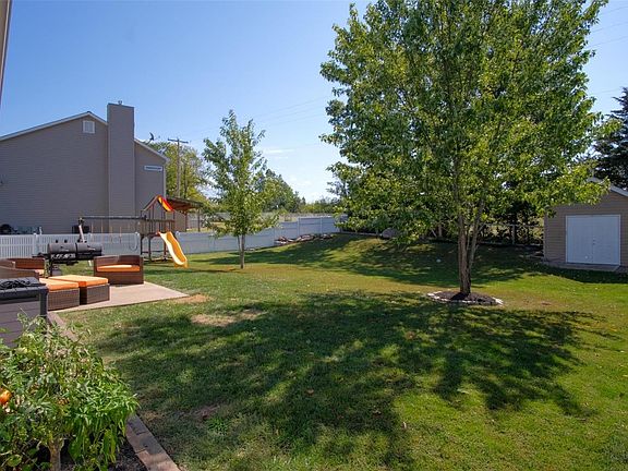 3rd image of 451 Glen Forest Dr
