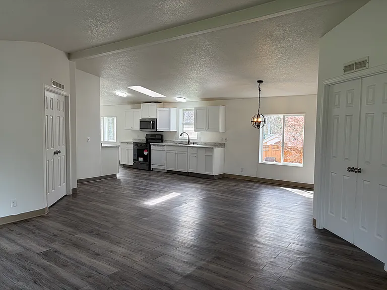 370 NE South Shore Rd — Photo 16