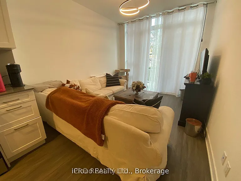 681 Yonge St #103 — Photo 5