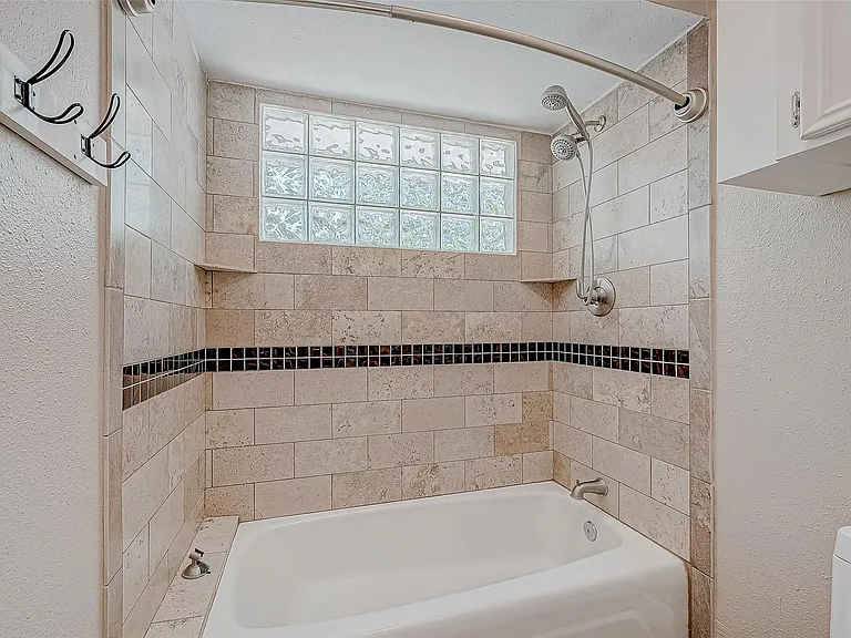 8110 Bent Oak Ln — Photo 33