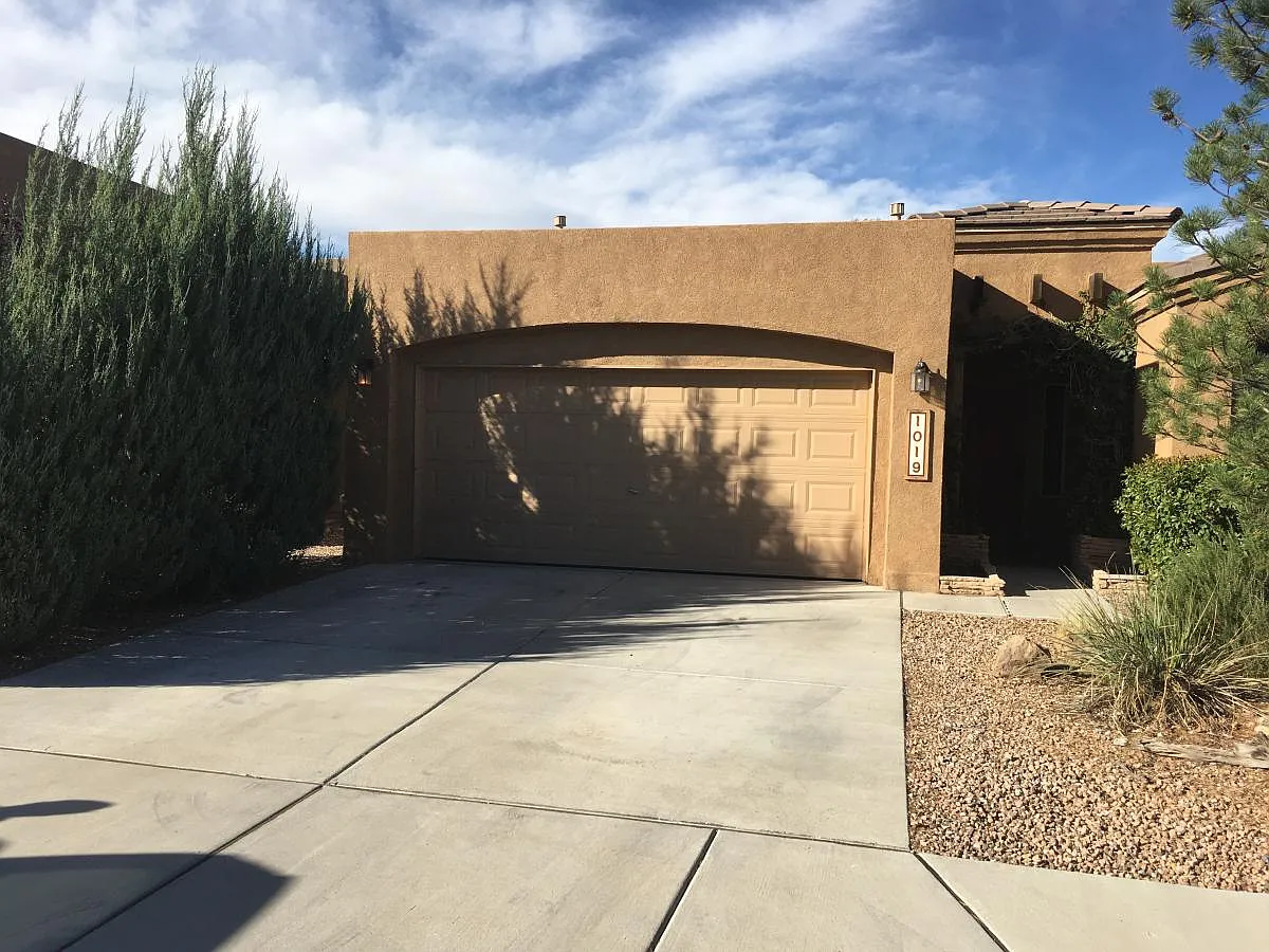 1019 Calle Corvo NE — Photo 2