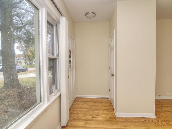 4th image of 1056 Irwin Ave
