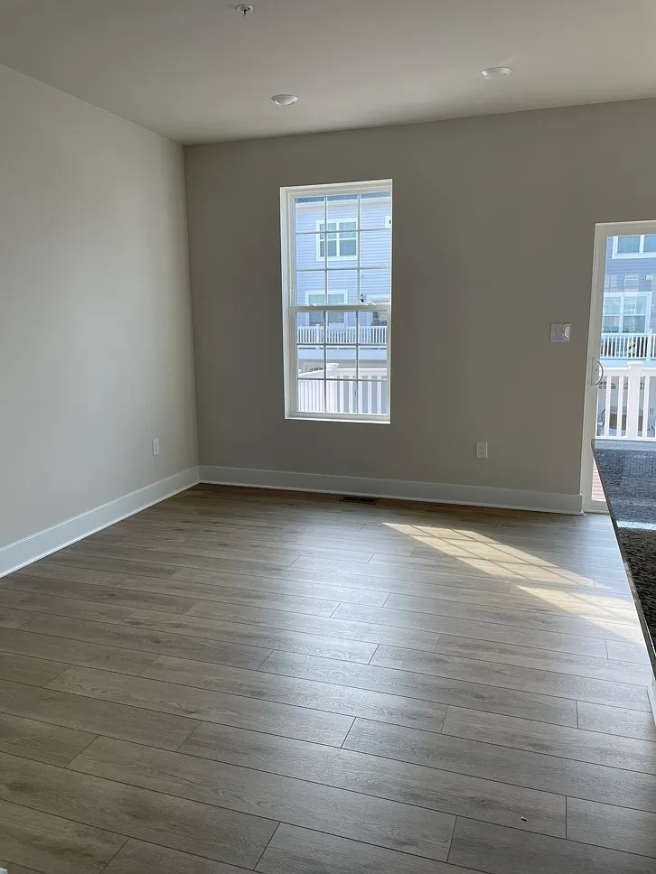 3 bed, 1700 sqft, $3,000 — Photo 4