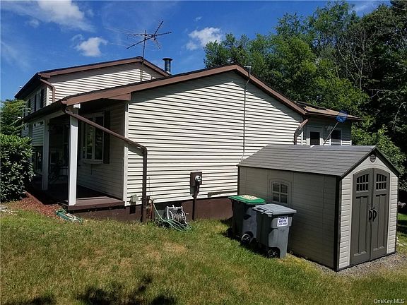 5th image of 37 Karen Joy Dr