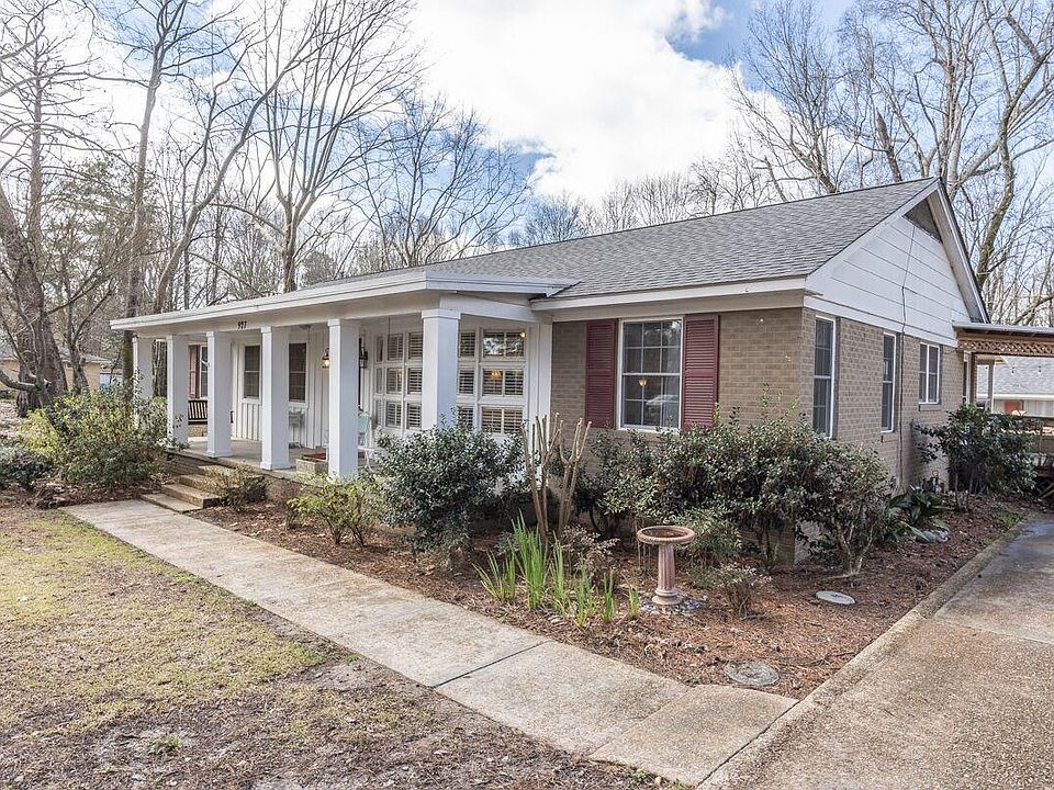 1st image of 927 Barnett Dr