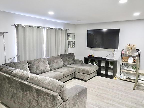 4th image of 1213 Dawn St