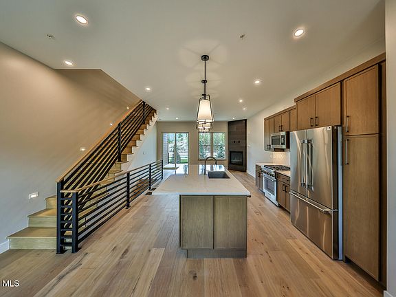 4th image of 505 Grand Avenue #2
