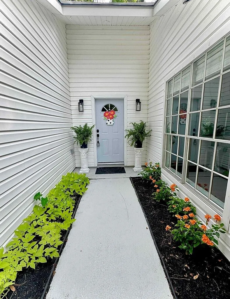 3 bed, 2.0 bath, 1677 sqft, $2,150 — Photo 2