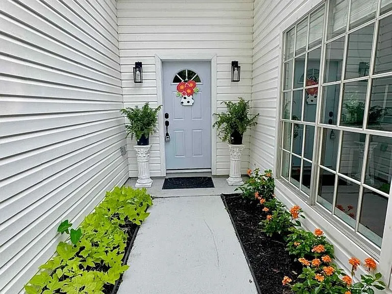 3126 Village Woods Dr — Photo 2