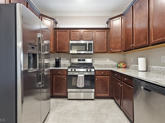 4th image of 17652 Woodland Ct