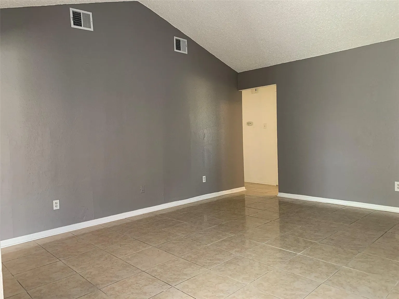 3 bed, 2.0 bath, 1179 sqft, $1,550 — Photo 3