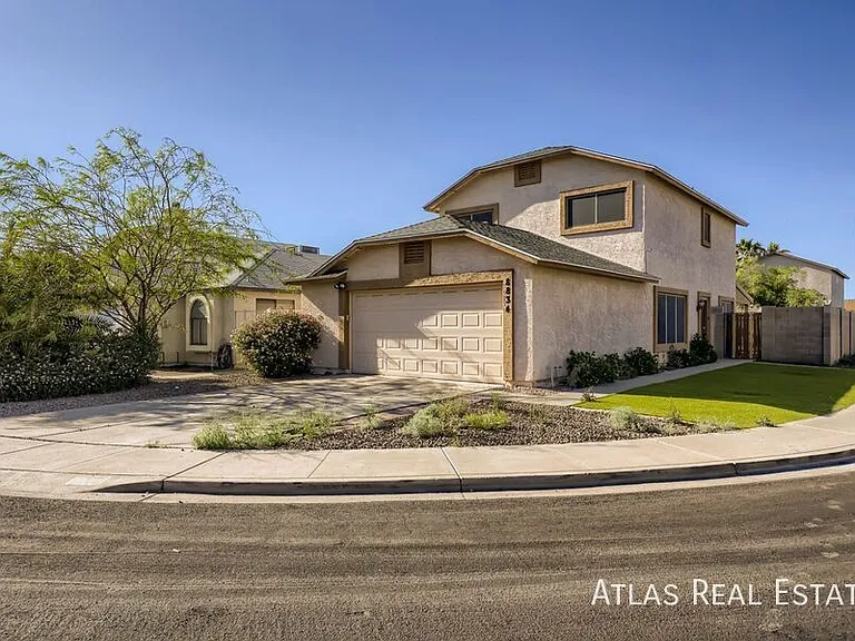 8834 W Willowbrook Dr — Photo 1