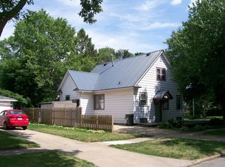 719 W 7th St, Cedar Falls, IA 50613