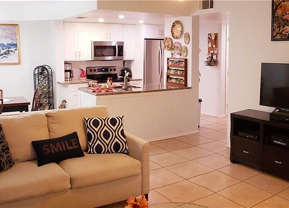 4th image of 850 S Tamiami Trl APT 204