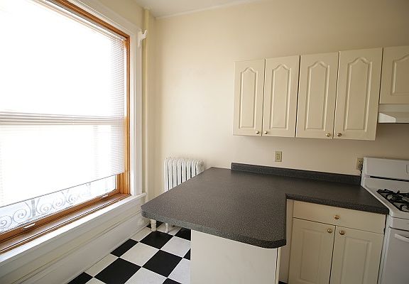 4th image of 1234 E Brady St #1
